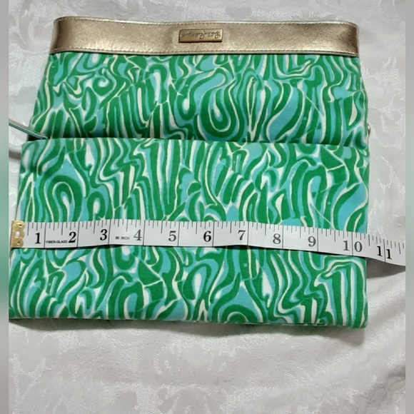 Lilly Pulitzer Finders Keepers "Hot To Trot" Crossbody Fold-Over Clutch Purse. - Picture 11 of 16